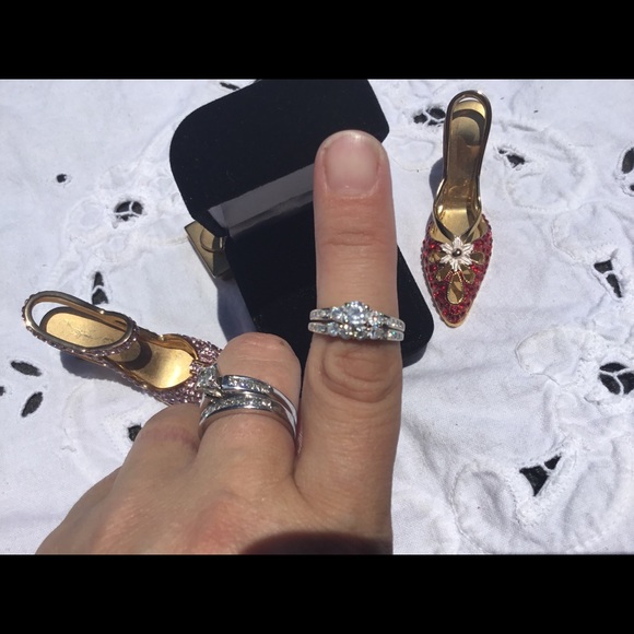 Gorgeous 14kt White Gold & Diamond Ring😍❤️💍 - Picture 5 of 6